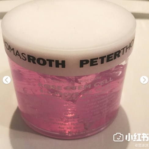 「PTR玫瑰修復面膜」:
因為購買過綠色款覺得不錯,因此范爺又再購入了這款粉色的面膜,但是這款質地較厚,擦起來比較黏也很難吸收,甚至范爺認為使用過後沒有保濕、美白的任何作用,因此被打入冷宮啊!