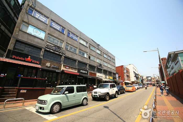 2.梨泰院經理團路 - 46.6%
經理團路在離梨泰院地鐵站僅一站之遙的綠莎坪站附近,是韓國近年新興的年輕人最愛的街道之一,覺得梨泰院太多人嗎?那就來經理團路逛逛吧~~!