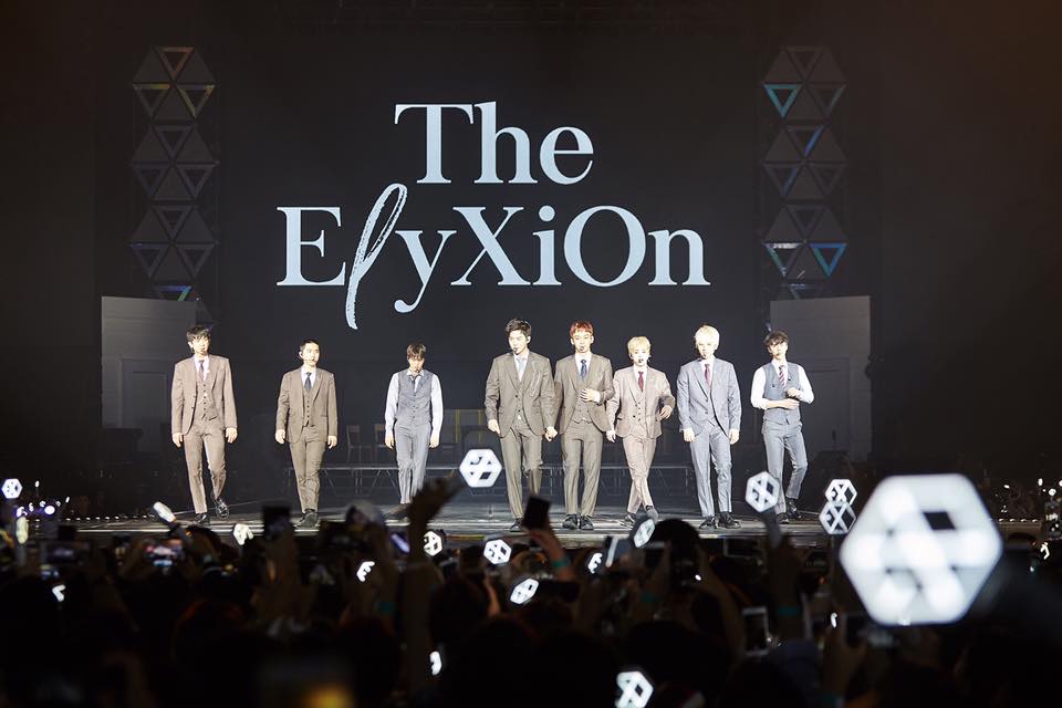 卻因此而踩到了EXO粉絲的地雷,認為「사랑하자」(我們相愛吧)這句話對EXO來說意義深遠,不是隨便可以說的,不只在推特上串連抗議周潔瓊的言論,希望她道歉,甚至就連韓國最大的入口網站,只要輸入周潔瓊的名字就會出現「相愛吧」,可見網友對這件事的關心