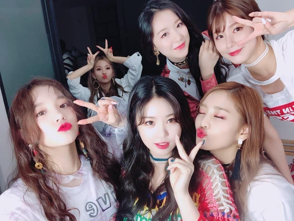 於5月2日正式出道的新人女團(G)I-DLE,帶著迷你一輯《I AM》正式宣告進軍樂壇,由隊長素妍所創作的出道曲公開後獲得許多讚賞,不少人都稱讚《LATATA》不僅旋律中毒,主唱的歌聲也好聽,可以說是好評不斷啊!