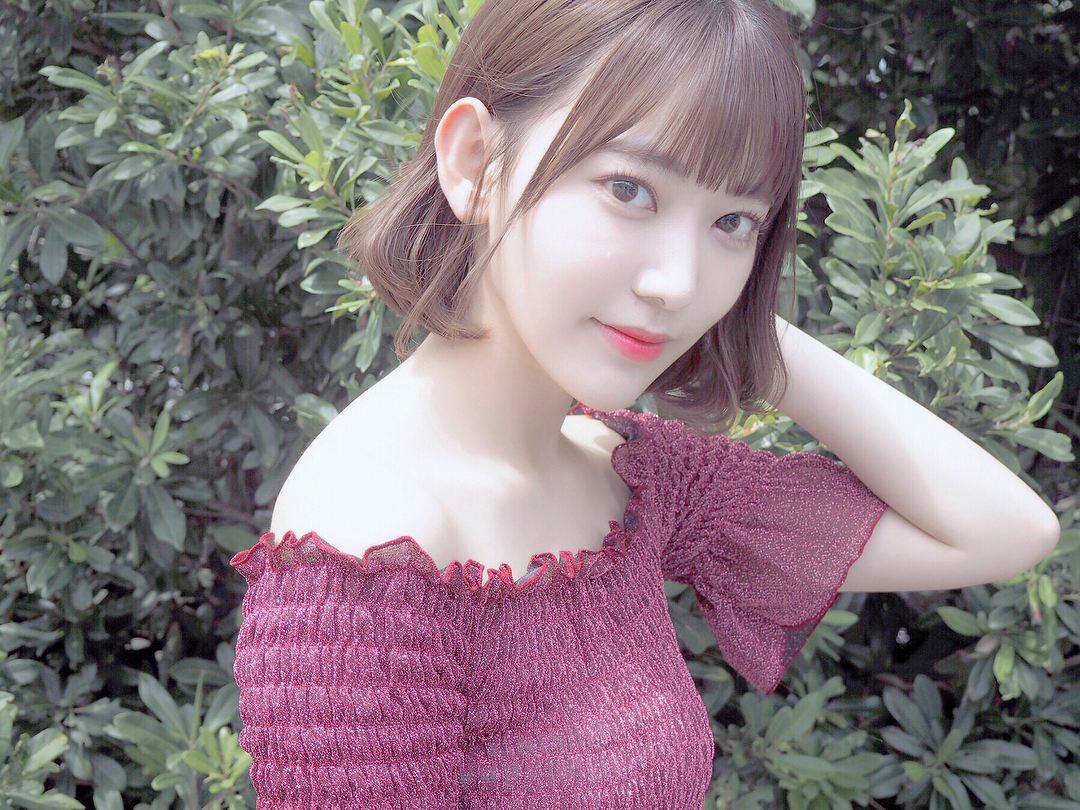 日本練習生代表C位(站中間)的成員,是HKT48成員的宮脇咲良,不僅在2017年「AKB48第49張單曲選拔總選舉」中以82,803高票獲得第四名,也是HKT48的主推成員!