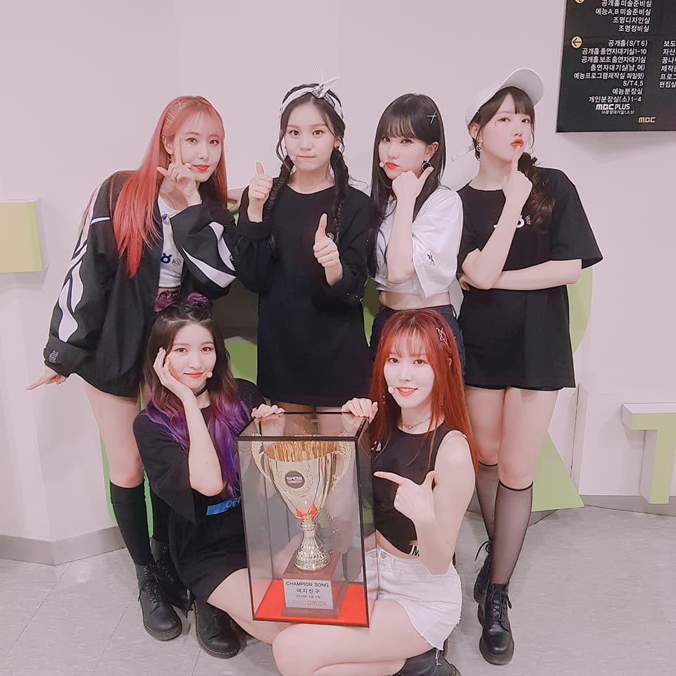 而小女友這次回歸的專輯也獲得了不錯的成績喔!美國 Billboard (告示牌) 世界專輯榜公開5月9日的週榜單 ,《Time For The Moon Night 》獲得了第6名的佳績~真的是恭喜GFRIEND了^^