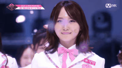 除了還有一些太快速的鏡頭小編沒辦法截到XD
在統計過後這次《PRODUCE 48》的《Pick Me》舞台,竟出現了約20次的WINK鏡頭(驚)
幾乎每幾秒就可以看到有人眨眼,只是也因此WINK所能造成的話題度也降低了不少啊...