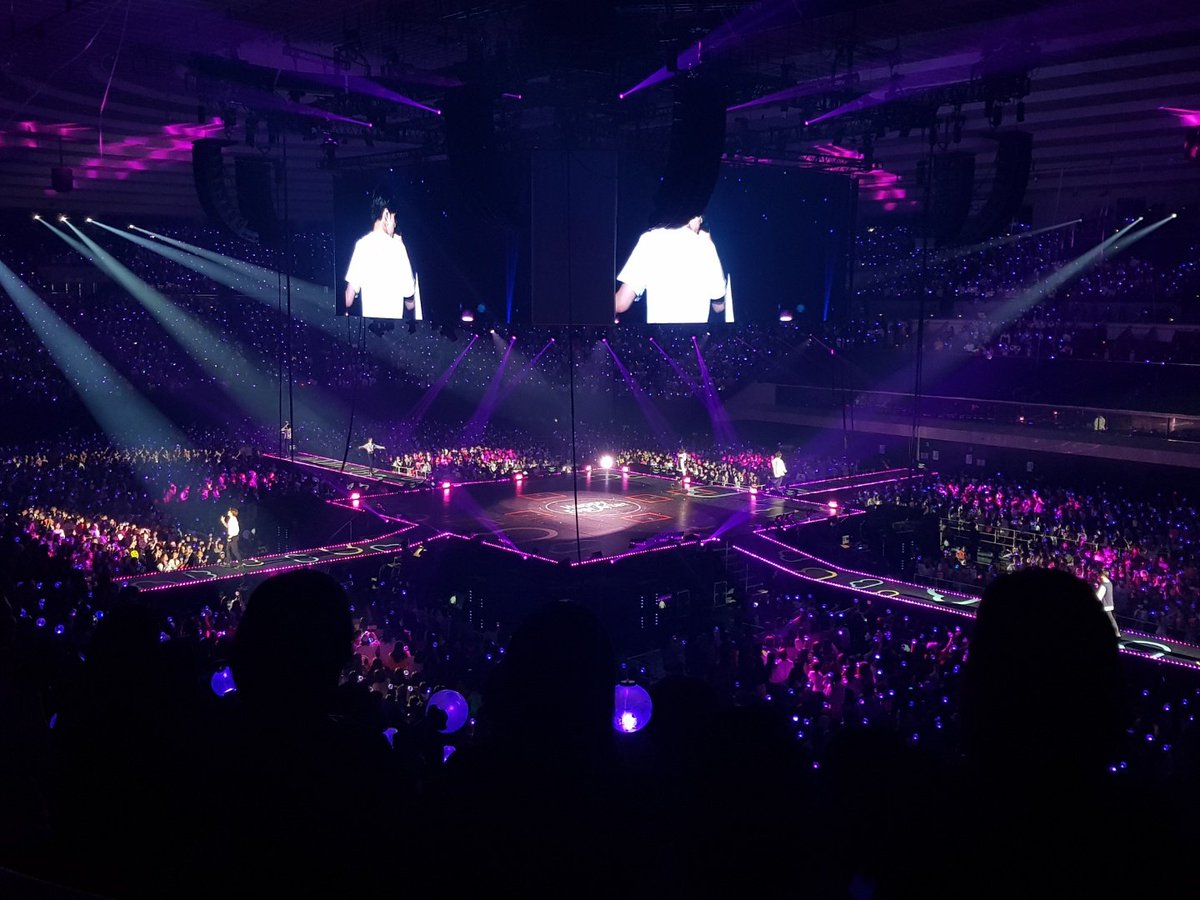 然而最新一集中也公開了Jimin過去受傷的模樣,在《2017 BTS LIVE TRILOGY:EPISODE III THE WINGS TOUR》最後一站來到澳門時,Jimin在飛往澳門時疑似在班機上有「落枕」的現象...