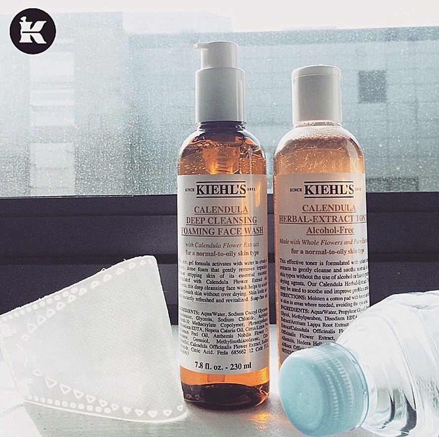 △Kiehl's 金盞花植物精華化妝水:
250ml/NT$1,450
熱銷NO.1的化妝水,可以修護、鎮定敏感的肌膚,因為不含酒精所以敏感肌也適用!在夏天使用超級舒服~