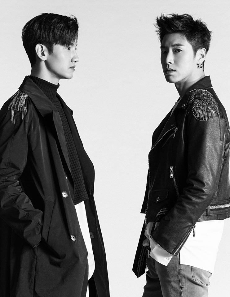 不敗的偶像東方神起也在2015年的演唱會上送所有的粉絲能夠遠端調節的夜光手錶!當時因為是東方神起入伍前的最後一場活動,最強昌珉為了即將迎來的空白期,對粉絲感到抱歉,於是送上了禮物~現場的粉絲約有兩萬五千多人,如果手錶一只算一萬韓圜的話,也要兩億五千萬韓圜阿(約700萬台幣)!