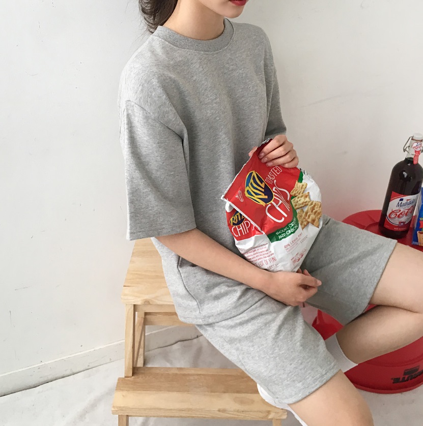 #什麼不能吃?
高熱量、高糖分、高油脂、高鹽份的食物當然是禁止的啦!吃多了不但不會瘦,甚至還會變胖,而且也容易影響身體健康。最好選擇胃經過加工的食材,並且添加少量調味料即可。