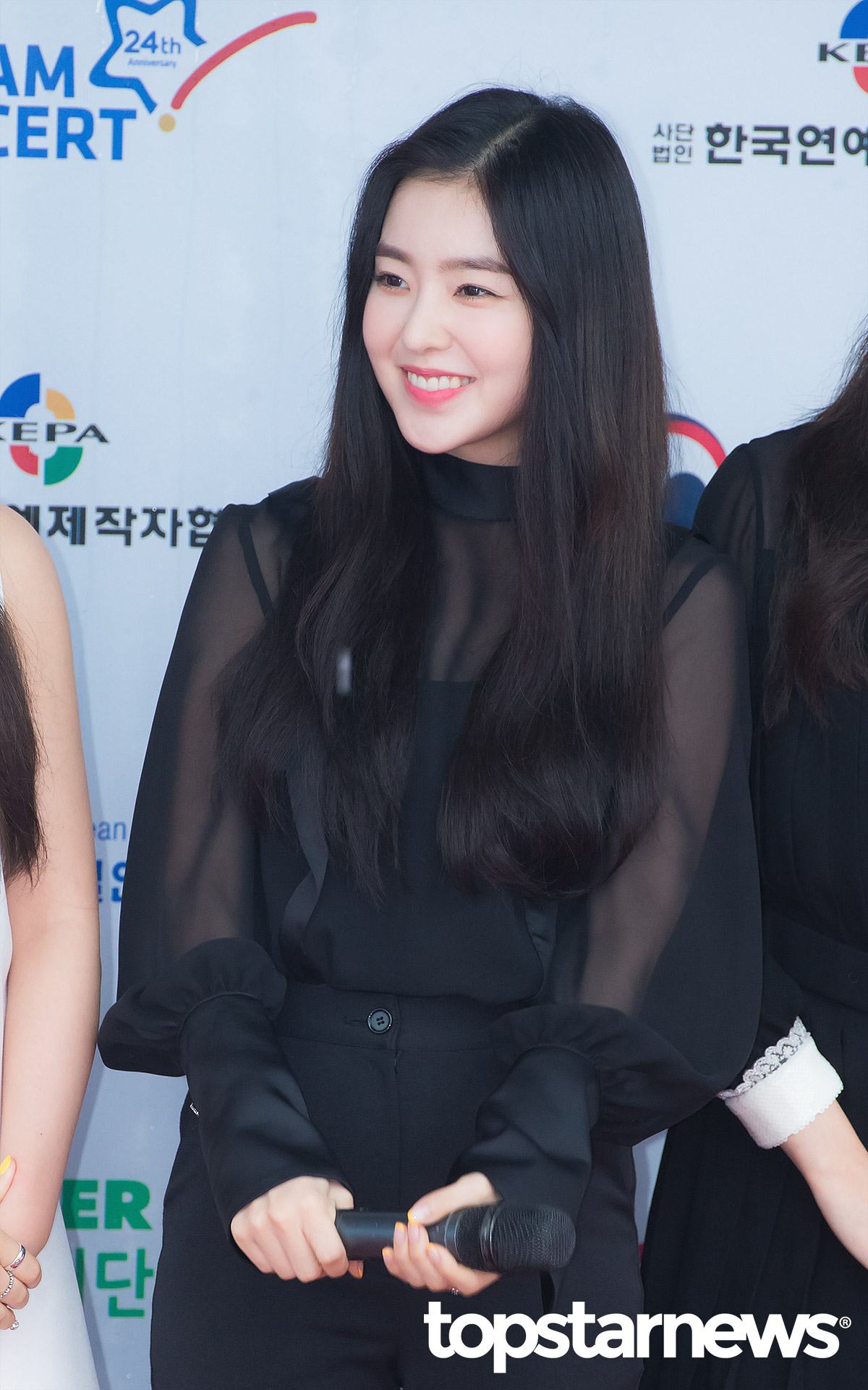 6.家政老師
Red Velvet - IRENE
興趣是洗衣服和燙衣服的IRENE根本超適合當家政老師阿!感覺看著IRENE縫衣服的畫面會美的像電影呢!