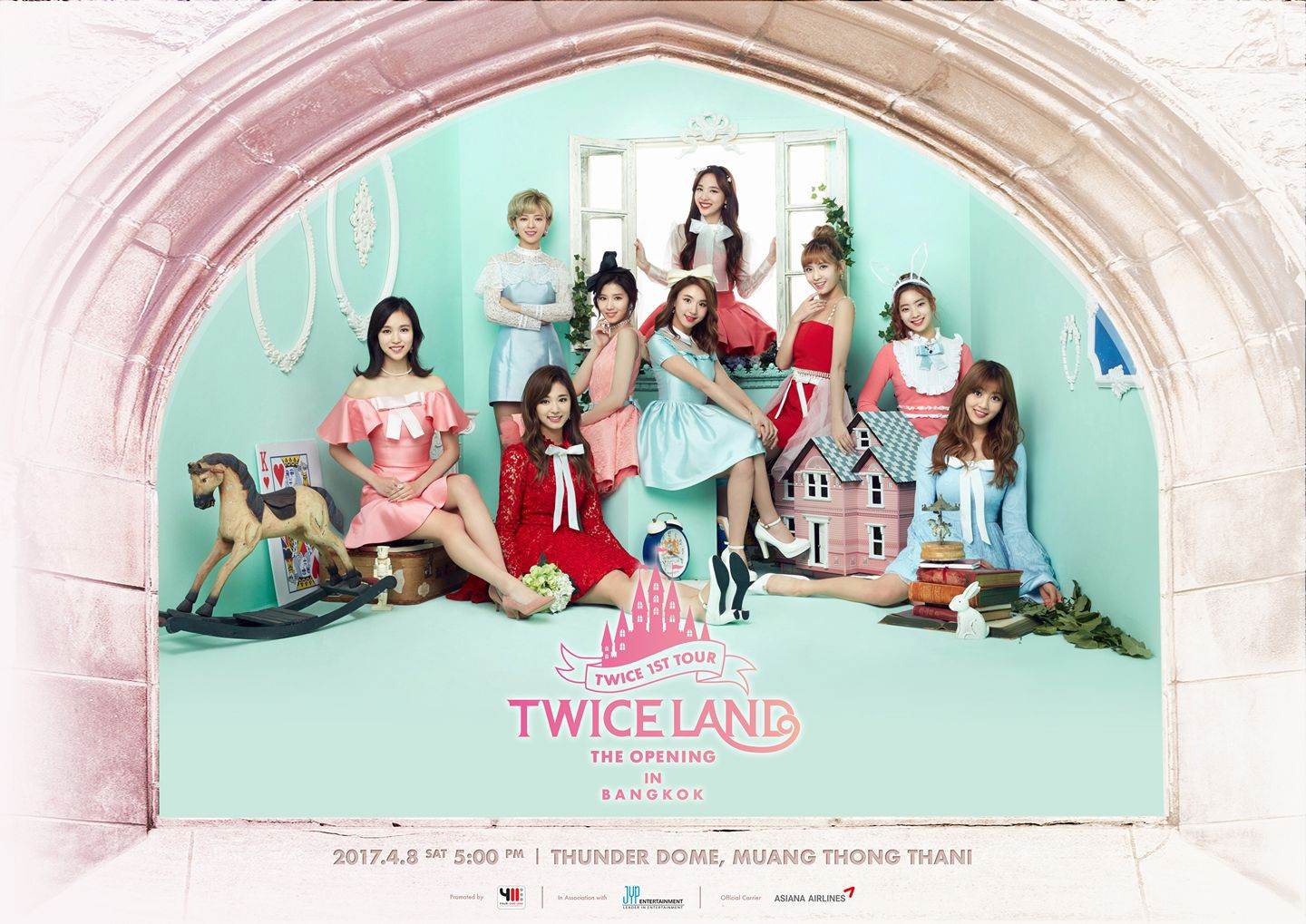 即使不到現場,也可以感受TWICE演唱會「初巡」的滿滿初心!現在商城TWICE初巡安可場周邊推出多種超優惠方案,讓大家用最合理的價格收藏TWICE演唱會上最初的感動,也讓你即使在台灣,同樣感受TWICE演唱會周邊的細膩!
