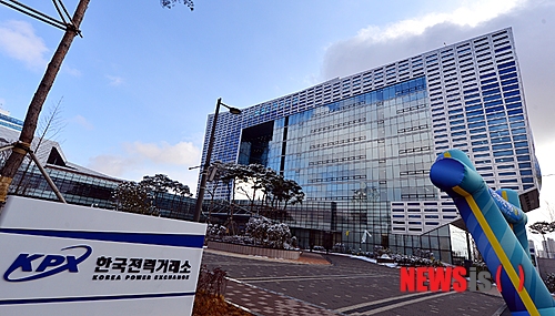 A後來發現失去管理業務的權利,公司和上網也流出「無法再和A工作啊」「脾氣也太不好了吧」等惡意的說話。A的記事本畫上了一隻黑色的羊,人們都對著它指手劃腳。A認為自己是「公司內的黑羊,工作機器和辛苦的仙杜瑞拉」