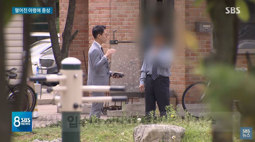 平澤警察局調查事件,表示「雖然附近沒有CCTV拍到情況,事件當日有一個家族主動向警察表示啞鈴是他們家的,懷疑是家裡7歲的小孩錯手拋下。暫時還沒有確實證據,但由於小孩只有7歲,不會有任何刊事處罰,但他的家人需要承擔傷者的損失」