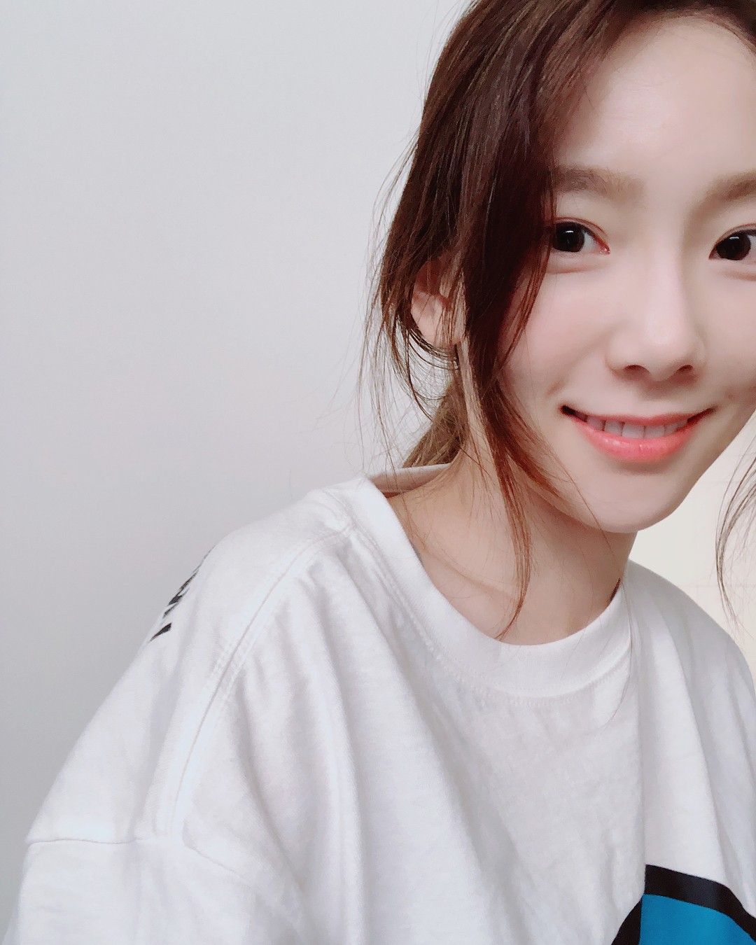 想要和太妍一樣白到發光,其實韓國女孩也都有他們的秘密~當然好好防曬之外,選擇美白的產品也很重要,你知道為什麼韓妞的皮膚都白到發亮,就算夏天也曬不黑嗎?下面這七款可是韓妞的口碑美白產品,想砸錢看這邊就對啦!