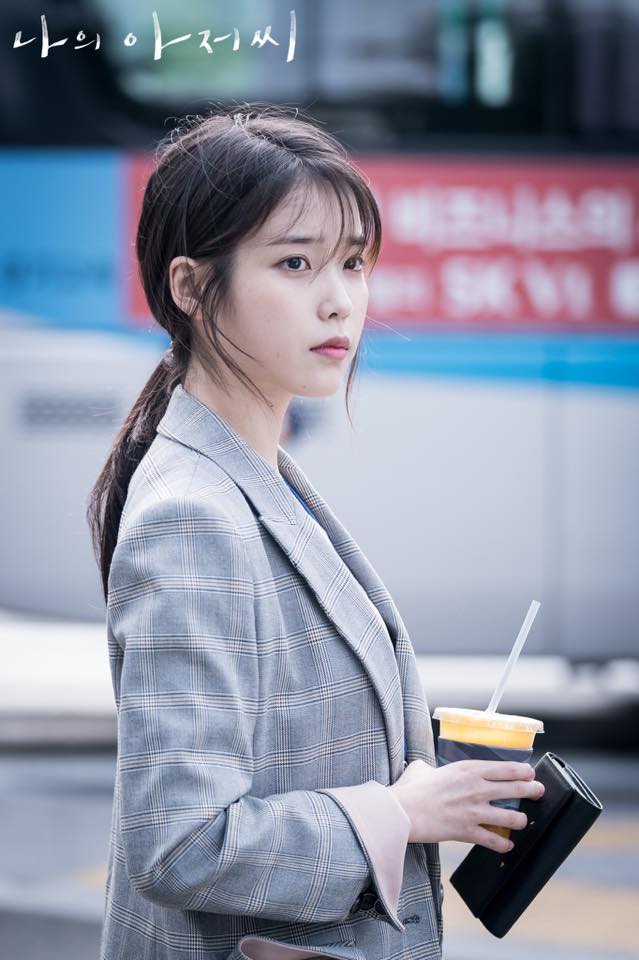 ✿TOP1 tvN 《 我的大叔 》
話題佔有率:21.03%
※以擁有相同沉重的生活負擔40歲男人與20歲女人出發,講述他們互相觀察並治癒對方的故事。