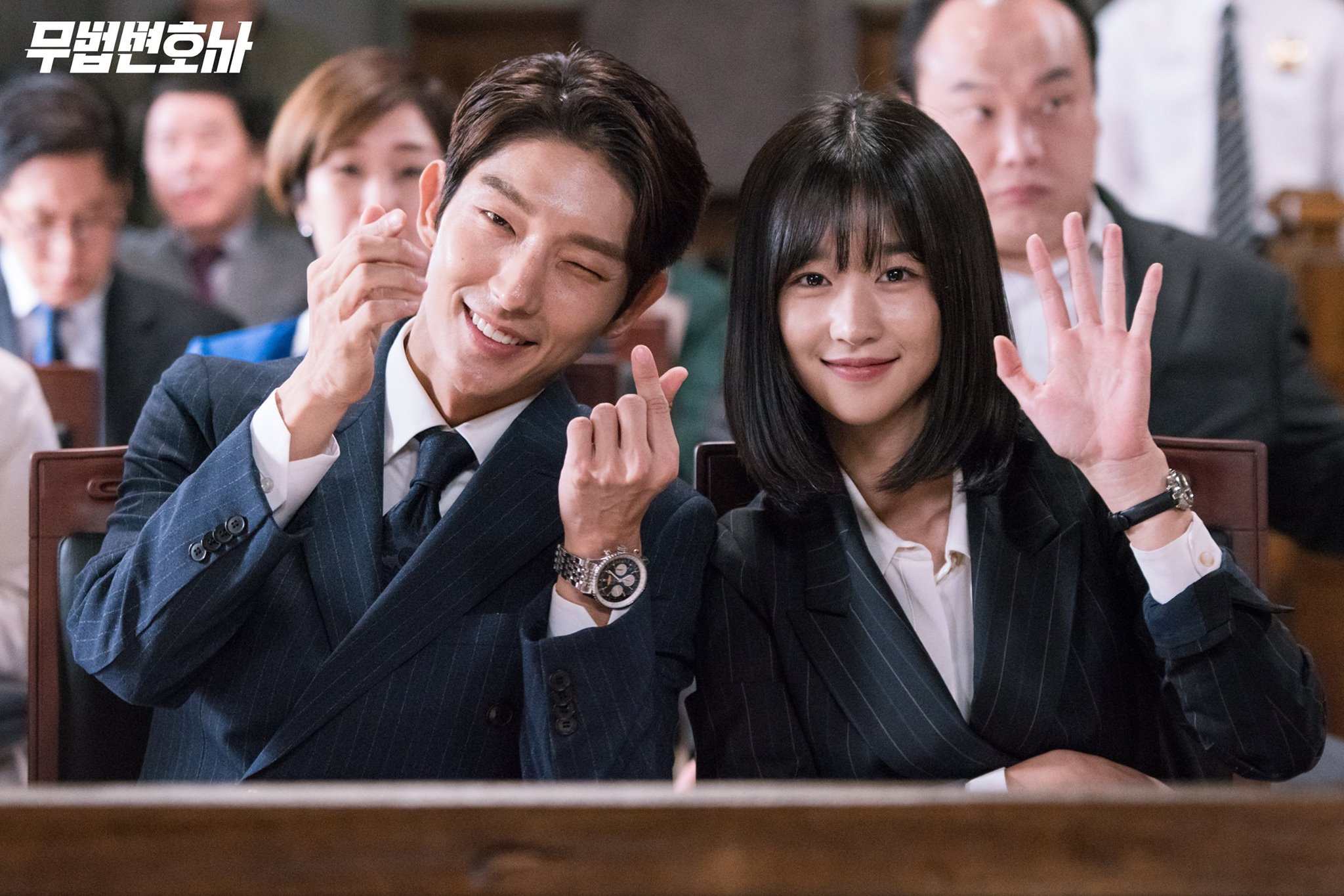 ✿TOP7 tvN《無法律師》
話題佔有率:4.07%
※講述原本是黑幫成員的奉尚弼,本來不相信法律、更相信以拳頭解決問題,但為了替媽媽報仇而成為無法律師,以一己之力與巨大權力抗爭站上正義的法庭的故事。