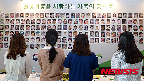 5月25日是國際失蹤兒童日,根據韓國警局的資料,還沒回到父母身邊的兒童有551名,其中有358名已經失蹤十年以上。
他們的父母依然以淚洗面,而以下五名兒童的失蹤故事令人感到心痛...