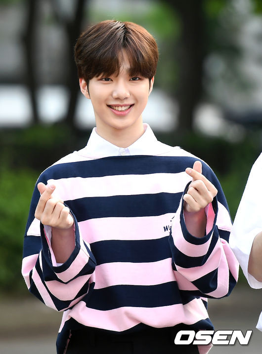 剛出道時就被說和演員金高恩有過明星臉,而成為話題,今年剛滿20歲的成員庚河在今天爆出過去涉嫌性騷擾,並且在今日被宣告判刑一年三個月,緩刑3年的事實曝光,引起外界關注。