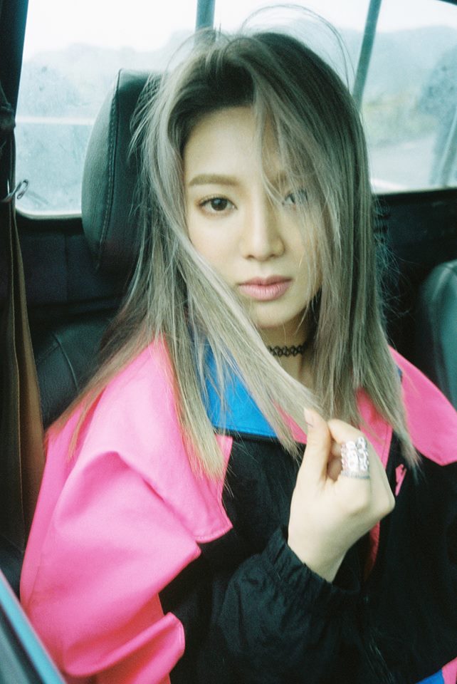 在四月少時的Dancing Queen孝淵以DJ HYO身份回歸,現階段也以SOLO歌手的身份活躍在演藝圈中,各大綜藝節目也都看得到孝淵的身影,只要孝淵在節目中談到關於少時的事都能造成不少話題,只能說韓國演藝圈雖競爭激烈,但少女時代的時代還沒有過去阿!