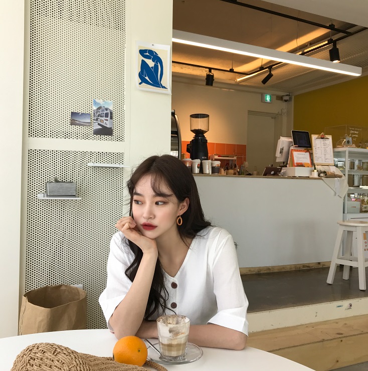 06:00-09:00早餐:
早上起床之後記得先喝一杯水,溫水可以幫助代謝身體,也可以讓你的身體快速運轉起來。至於早餐的攝取,記得可以選擇蛋白質含量高的食材,像是雞蛋、瘦肉和乳製品都是不錯的選擇喔!