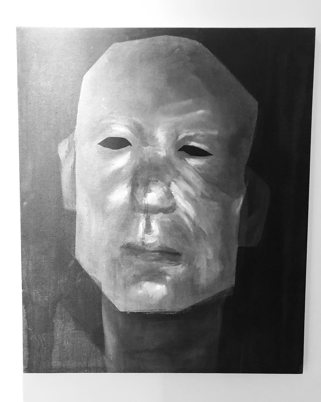 而其實方容國在發布不續約消息的前一天就在自己IG上上傳一張照片,照片上是一個人面無表情地注視著前方,也讓粉絲猜測是否為方容國對於不續約決定的心境,粉絲們也紛紛在留言中為方容國打氣