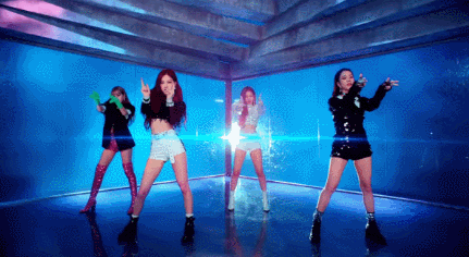 BLACKPINK的造型師在訪問中說BLACKPINK的造型最重要的就是「和諧」,並說道:「在符合每個成員的特色的同時,要找到放在一起也和諧的衣服也很重要。」