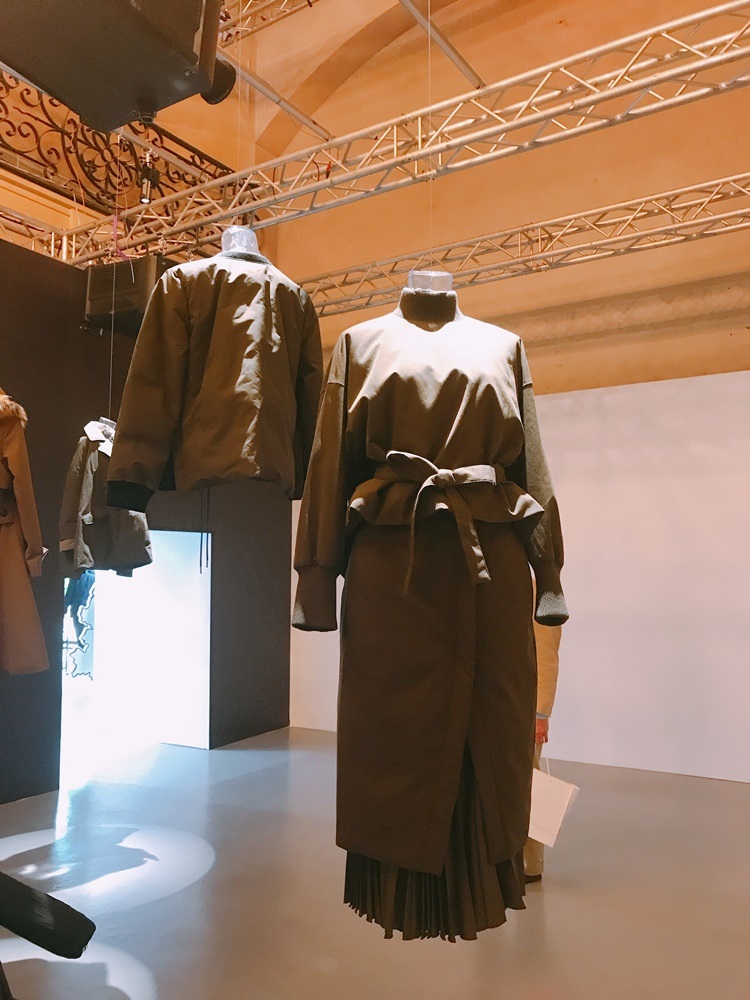這次展覽中集結了7大經典品牌— iCB、23區、自由區、Anysis、Grace Continental、組曲、JOSEPH,不僅從甜美、知性、女人味到浪漫風格應有盡有,整個場內甚至高達二樓,讓你好拍、好看還好逛!