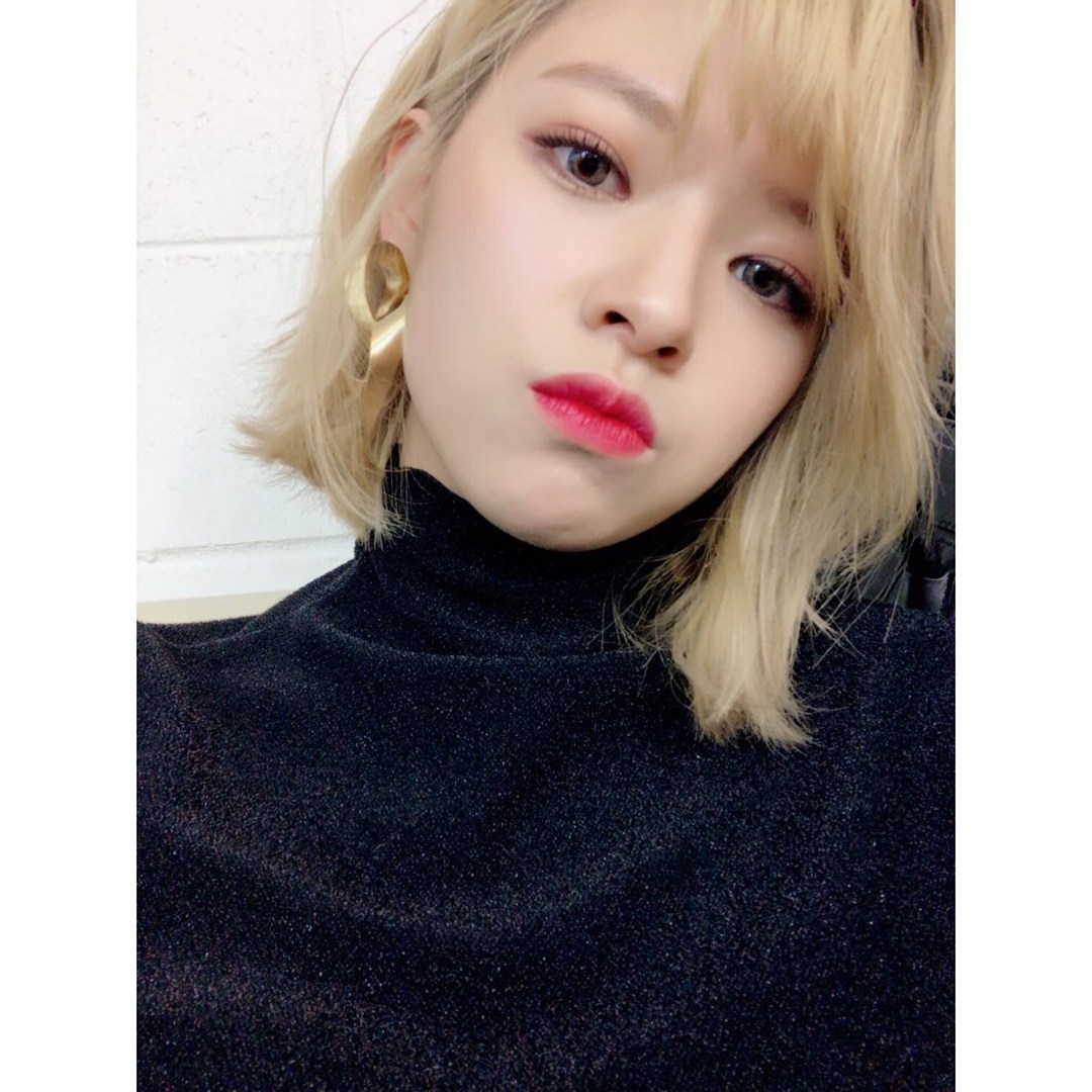# TWICE - 定延
定延以「短髮」的造型,成功在眾多女偶像中脫穎而出,也讓她成為新一代短髮女神的代表,染起金髮的定延更是殺氣十足啊!!!
