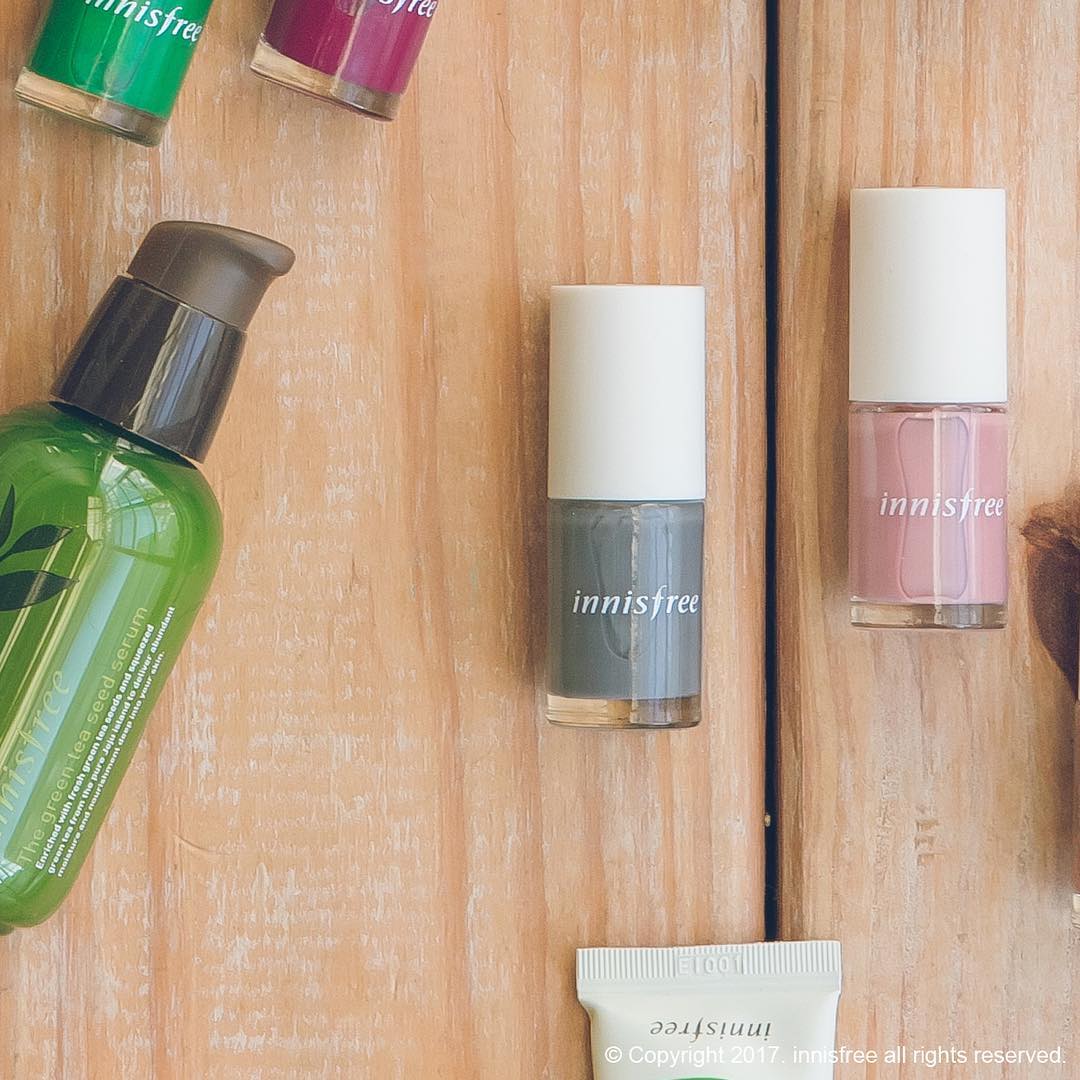 5、innisfree
韓國平價品牌,若有前往韓國一定要多買幾瓶!大家所熟知的都是他們家的彩妝與保養品,但是指甲油也是他們家的一個賣點,品項多元,還經常推出季節限定色,喜愛擦指甲油的你絕對不能錯過!