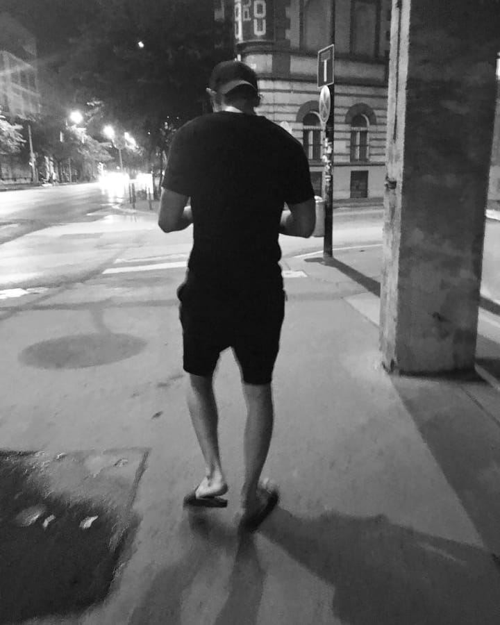 儘管如此他還是耐心地說:「雖然很慶幸沒有人因此受傷,但因為覺得再這樣下去不行,才決定上傳這些話。以後在像機場這樣的公共場合,為了不要有任何人受傷,希望大家都能更加小心留意。謝謝大家一直以來的喜愛,我會成為能夠報答大家的人。」