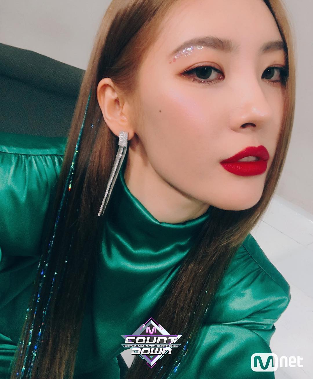 善美最近回歸新專輯《WARNING》話題不斷,不僅all kill音源榜單一位,剛落幕不久的showcase門票也秒殺完售,證明身為solo歌手的堅強實力,為了感謝粉絲的支持還自掏腰包幫準備「超豪華禮物」,完全是寵粉無極限!