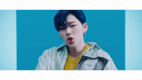 TOP 2
Block B - ZICO
如果走在街上跟ZICO的眼神相接的話,好像所有東西都會被ZICO搶走一樣(包括心嗎?❤),ZICO擁有一雙強勢的眼睛,加上出道初期眼線畫的很重,讓他強烈的形象更上一層樓,出道初期也曾被說像是「不太會出現在學校的學長」ㅋㅋㅋ不過讓人意外的是ZICO居然不菸不酒,跟他的外貌有180度的大反轉阿!