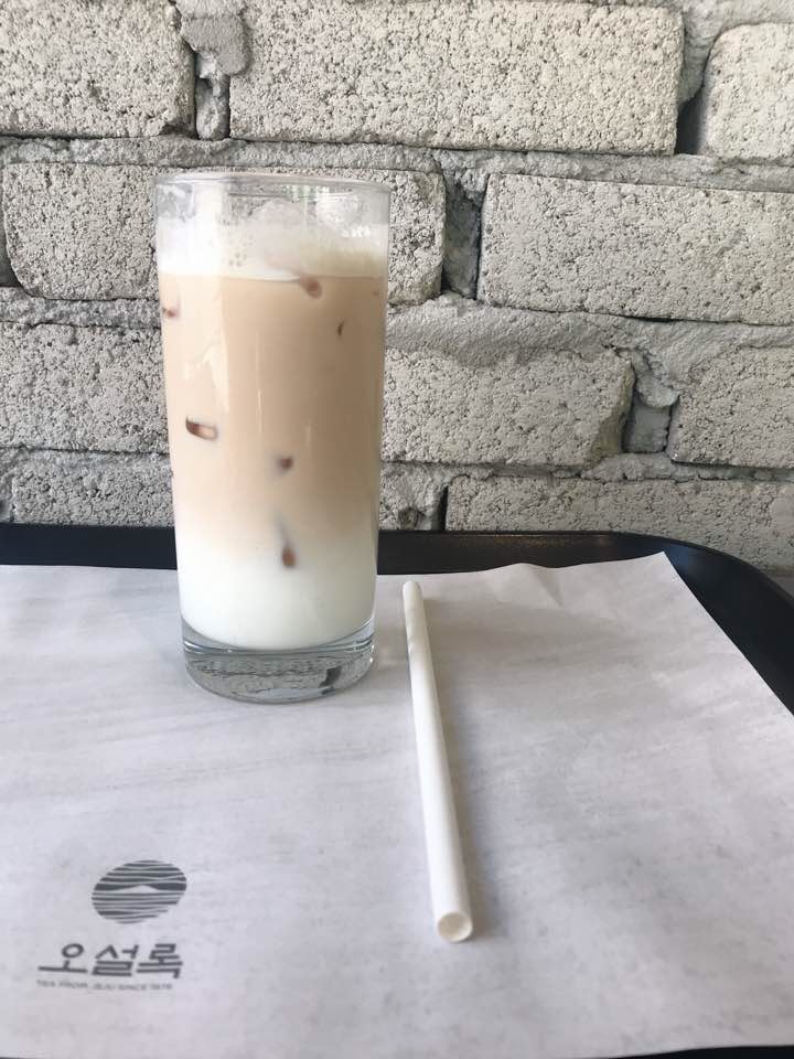 最近其實不只星巴克,許多店家也都開始使用紙吸管了。不過為了環境著想,犧牲自身的一點點不便應該不是什麼難事吧!如果能自己自備環保杯、環保吸管就更好不過了!
翻譯自:NATE뉴스