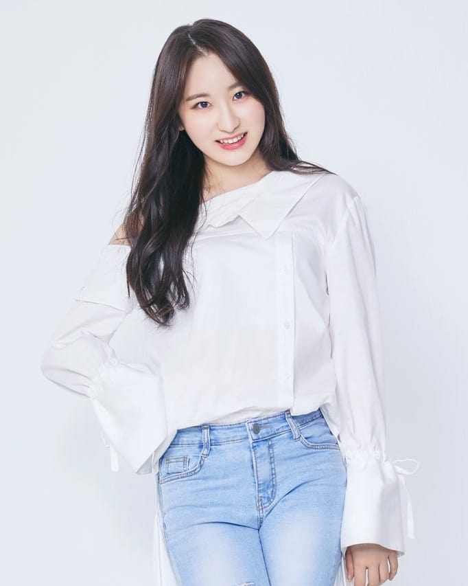 而在剛結束沒多久的《PRODUCE 48》中,成功以IZ*ONE成員出道的WM娛樂練習生李彩燕,在參加這個節目之前,就參加過JYP選拔TWICE的節目《SIXTEEN》,雖然不幸在第一輪淘汰中離開節目,但彩燕換了一間公司重新來過,以令人驚豔的進步再次出現在粉絲面前,而粉絲們也被彩燕的努力所感動,投票讓彩燕成功出道阿!