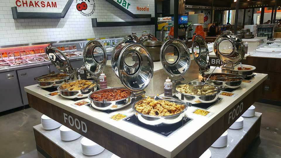 除了肉之外還有許多點心隨你吃!披薩、炒年糕、章魚小丸子、炸雞、糖醋肉、炸餃子、沙拉等等~各種食物應有盡有!!!這麼多種類會不會太豐富了一點~而且不少Youtuber也有介紹過這家店喔~