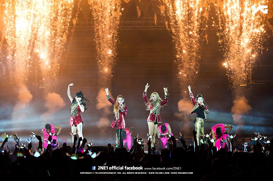 雖然2NE1四人現在都有自己的事業路在走,4人幾乎很難同時在同一個國家,但看到他們仍然不忘彼此的團魂,想必Black Jack也都感到欣慰其實2NE1沒有完全消失過...