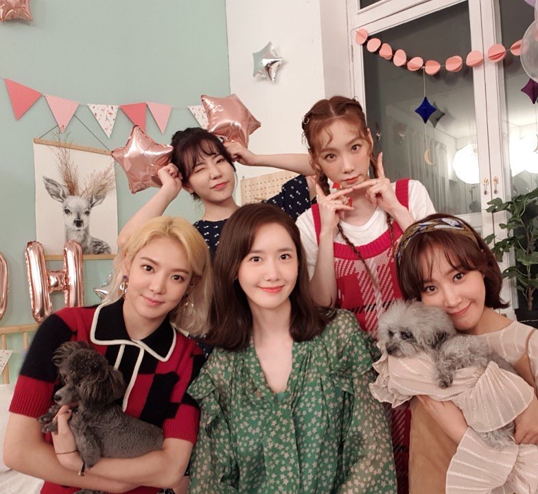 少女時代每位成員現在個人發展也非常多樣,像是孝淵變身DJ HYO、俞利也要進行個人solo活動,還有投入戲劇方面的成員。不同於曾說過自己有「鏡頭恐懼症」的太妍,Sunny則擔任了不少節目的主持人!