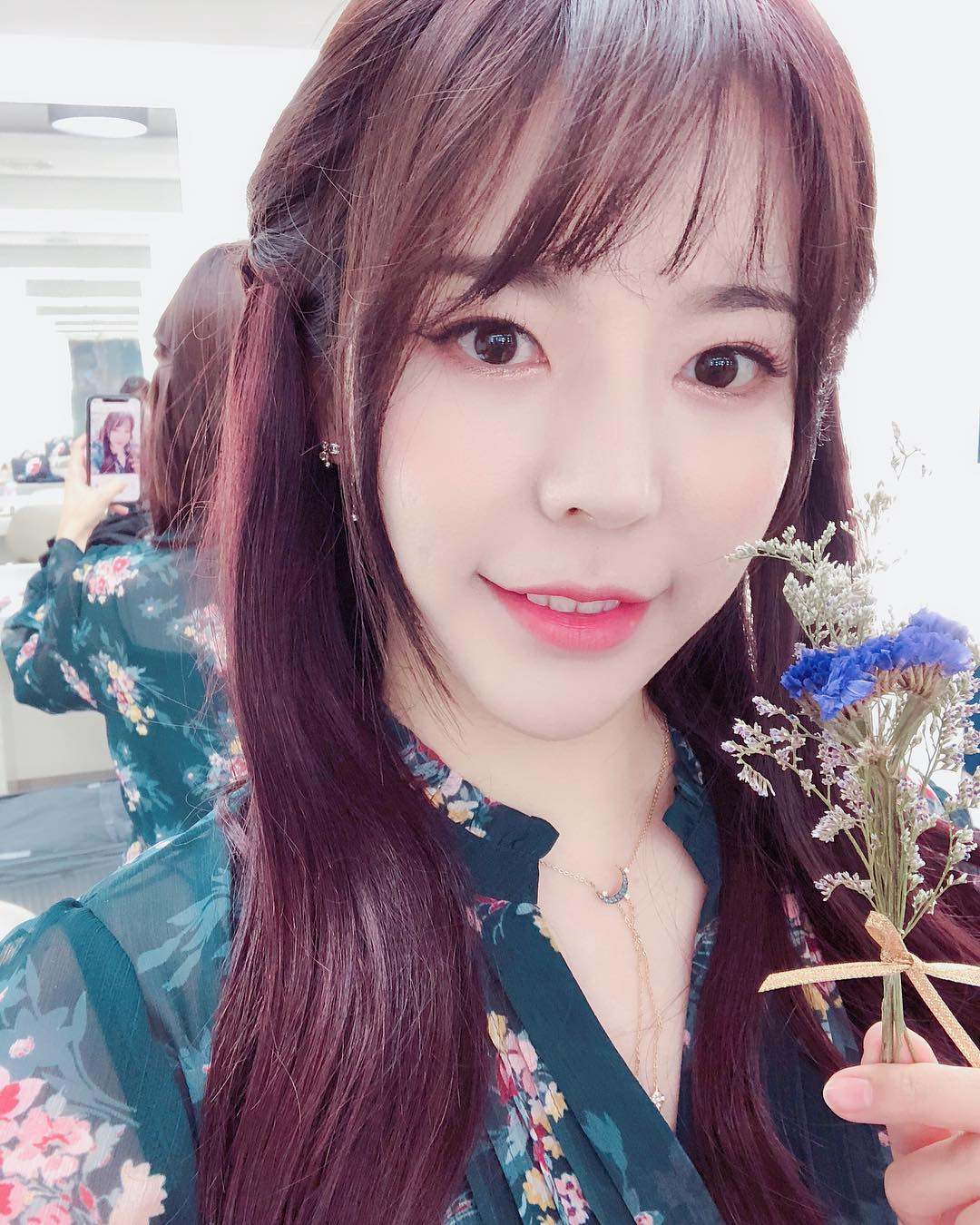 在9月卻傳出Sunny要退出《Video Star》...節目組表示:「Sunny將退出《Video Star》的主持群」而相關人士則透露:「Sunny膝蓋狀況一直不好,需要專心治療,與節目組討論後決定退出。」