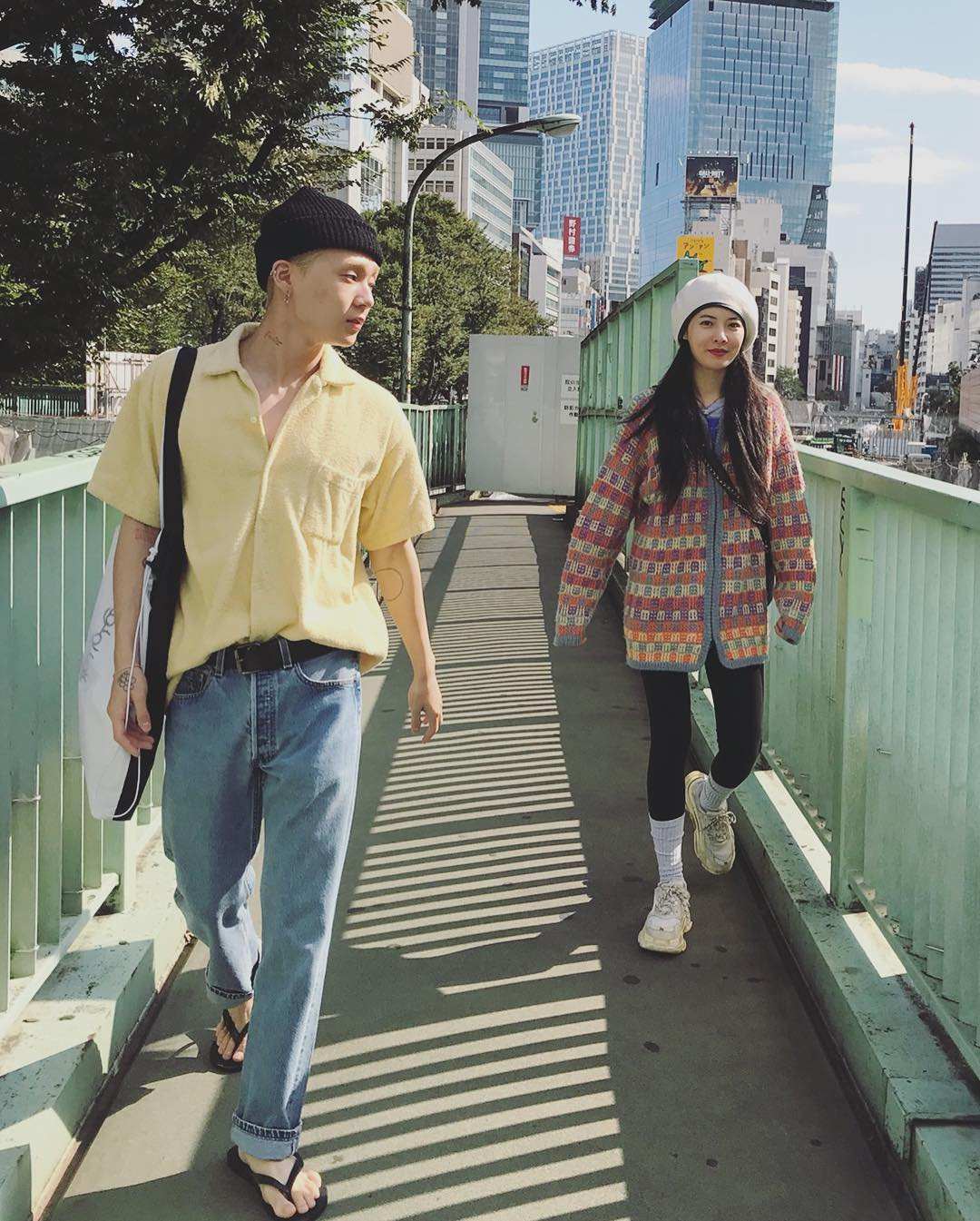 在今天(10日)稍早,泫雅突然更新自己的IG,除了自己的照片之外,也上傳了與男友E'dawn的合照高調放閃,而兩人目前正在日本旅遊