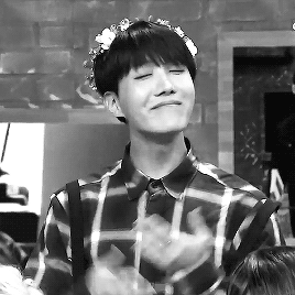 TOP 9
BTS - J-hope
得票數 977,463票
BTS的成員終於全部到齊啦!整團都擠進前10名真的太厲害了~看看J-hope驕傲的表情ㅋㅋㅋ