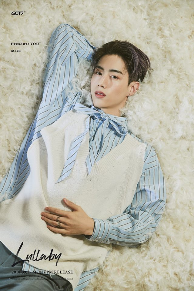 TOP 10
GOT7 - MARK(段宜恩)
父母都是台灣人的MARK,由於從小在美國出生長大所以為華裔美國人,14年以GOT7成員身份出道,在海外享有高人氣,鮮明的五官也讓MARK突破激烈競爭,擠進前10名,真的太厲害了!