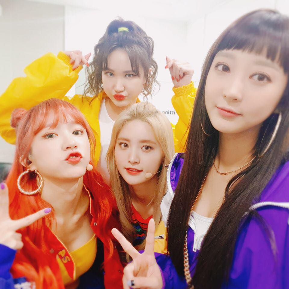 TOP 6
EXID 追蹤人數1391195+
性感女團EXID果然人氣也很高!好久沒看到EXID完全體了吧?隊長率智去年因健康問題暫停活動了好一陣子,但好消息是今年率智已經慢慢參與EXID的各種活動,相信很快就可以看到率智在舞台上活蹦亂跳的樣子了阿!