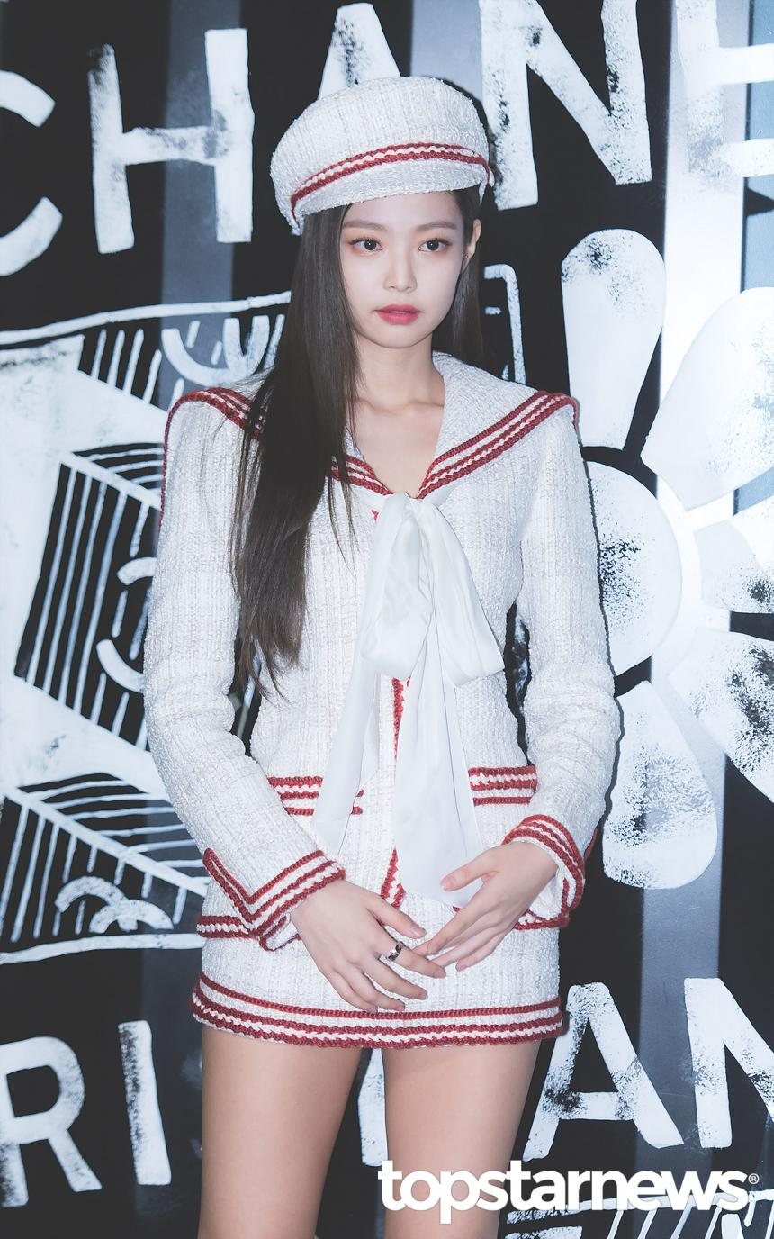 #JENNIE
確定將是第一位BLACKPINK首位Solo的成員JENNIE,除了以11月為出道目標之外,日前YG娛樂也透露「JENNIE將在BLACKPINK的首場演唱會上公開自己的歌曲」,因為JENNIE想讓粉絲們第一個聽到這首歌曲。