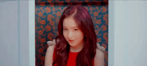 其實早在《PRODUCE48》節目中,宮脇咲良就被抓包是Red Velvet的狂粉,除了首次對抗賽中表示自己想要跳《Peek-A-Boo》之外,私人推特也被發現有好幾篇PO文是關於Red Velvet的內容XD
希望宮脇咲良可以順利遇到IRENE阿!!