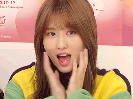 #TWICE-MOMO
呆萌的MOMO因為太善良,別人說甚麼都無條件答應,(縱使心裡不願意)因此成員姊姊們決定要「把她養的強一點」,教了她「這句話」,卻一發不可收拾?!