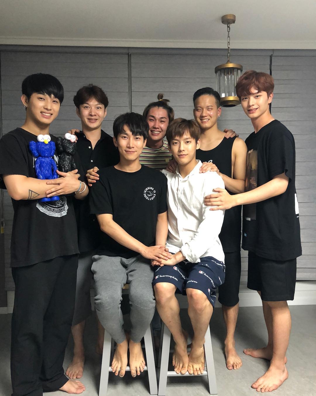 BTOB 7名成員感情都很好,忙內陸星材在綜藝節目《家師父一體》中,寫了一封信給在軍隊中的隊長恩光,內容是什麼大家就一起往下看吧!