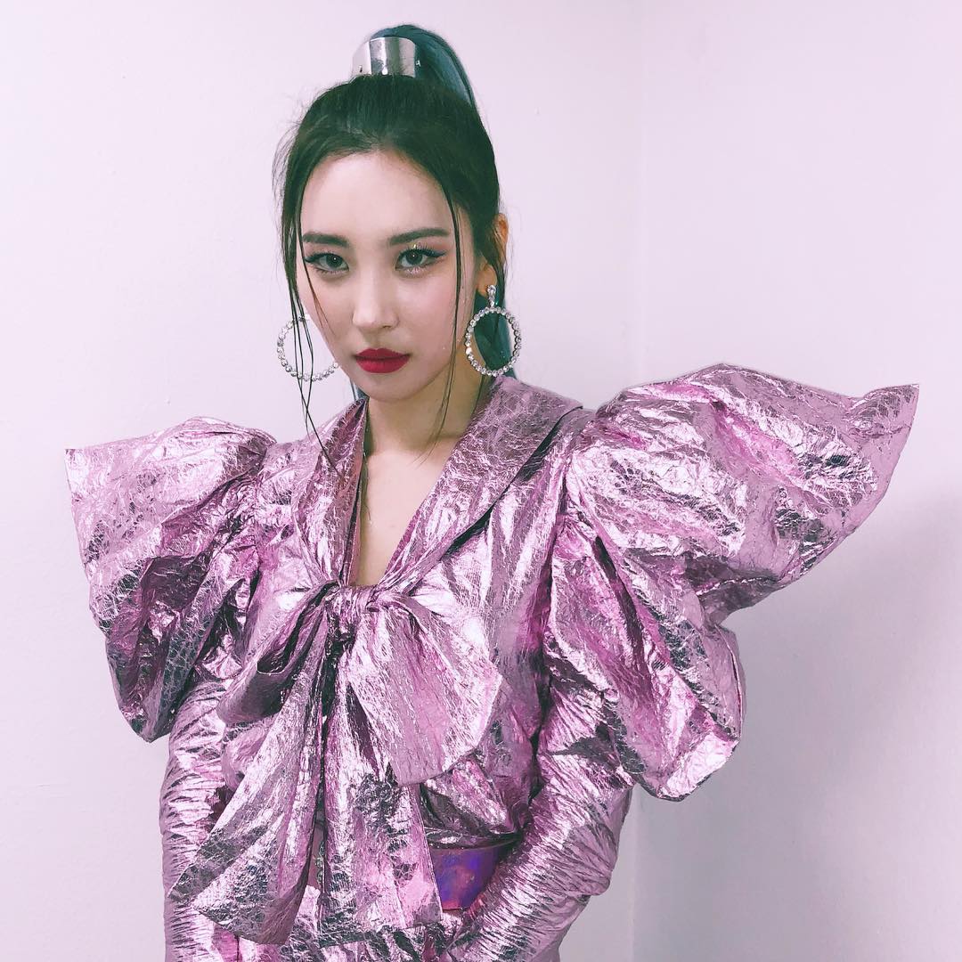 2018可以說是「善美年」從去年8月首次以solo女歌手身分回歸歌壇後人氣大爆發!先是《Gashina》手槍舞引發模仿潮,今年發行的單曲和迷你專輯都獲得很好的成績,除此之外善美的招牌美腿也是眾人時常讚嘆的亮點,最近有粉絲整理出善美巔峰的體重數字,許多人一看都嚇歪了「太驚人了!」