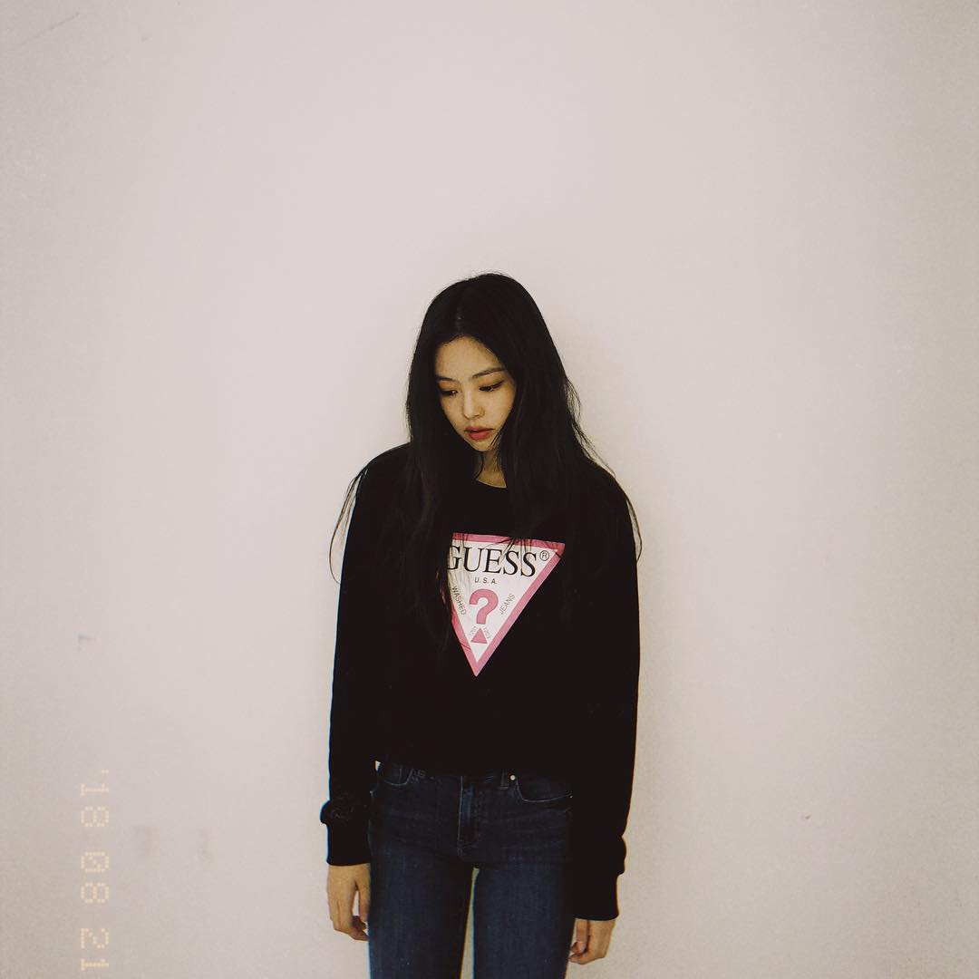 Jennie真的是怎麼穿怎麼好看啊~每次看BLACKPINK四個女孩的SNS都在感嘆人正就是不一樣(不是),人美身材好穿什麼好看啊~