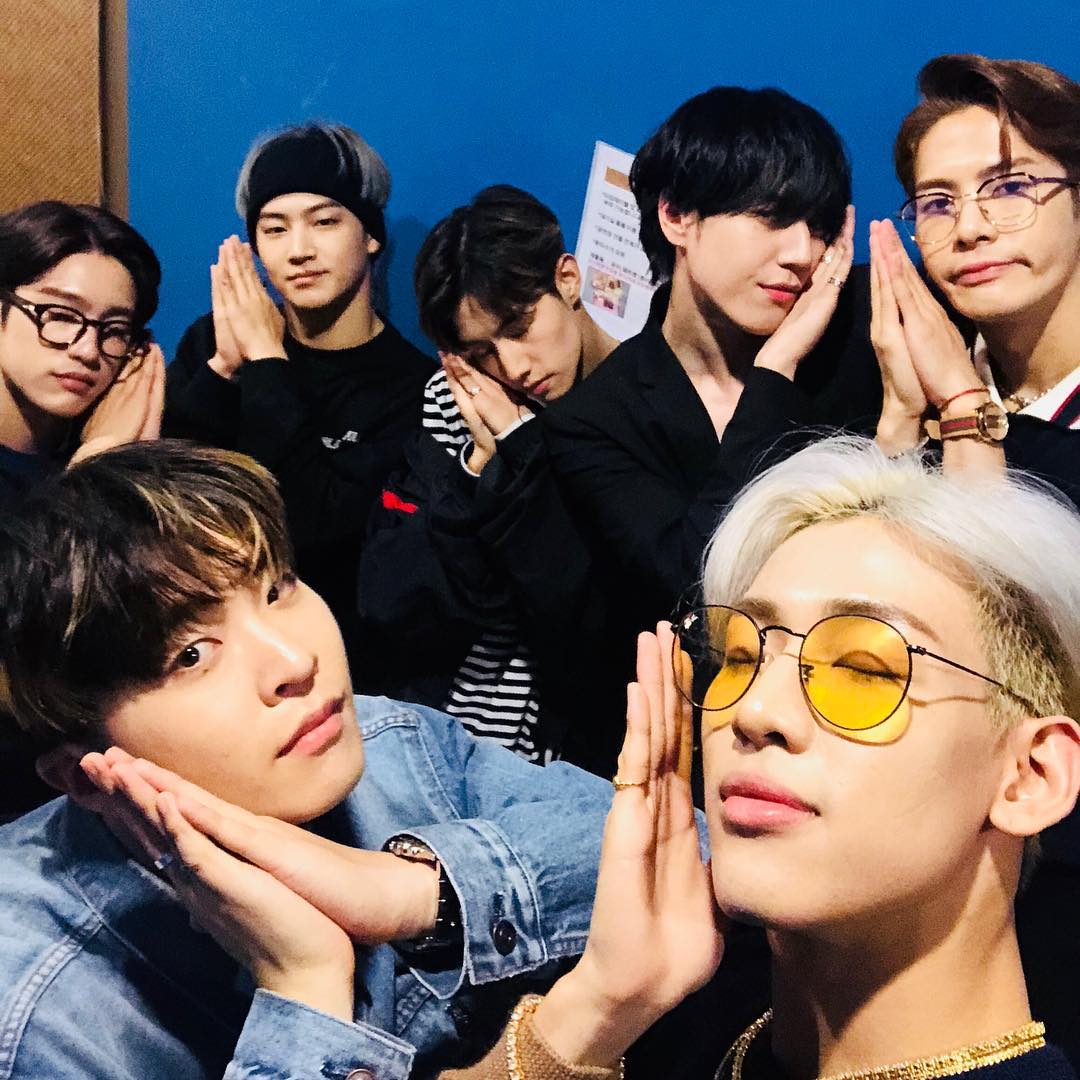 但其實這也不是 GOT7 第一次因私生飯的問題上新聞,在先前也曾經因為私生飯前往宿舍「蹲點」、「送禮物」,造成 GOT7成員以及附近鄰居深受影響,JYP也因此發出官方聲明希望若有信件禮物的粉絲可以送到公司,不要再有紛絲去打擾住處