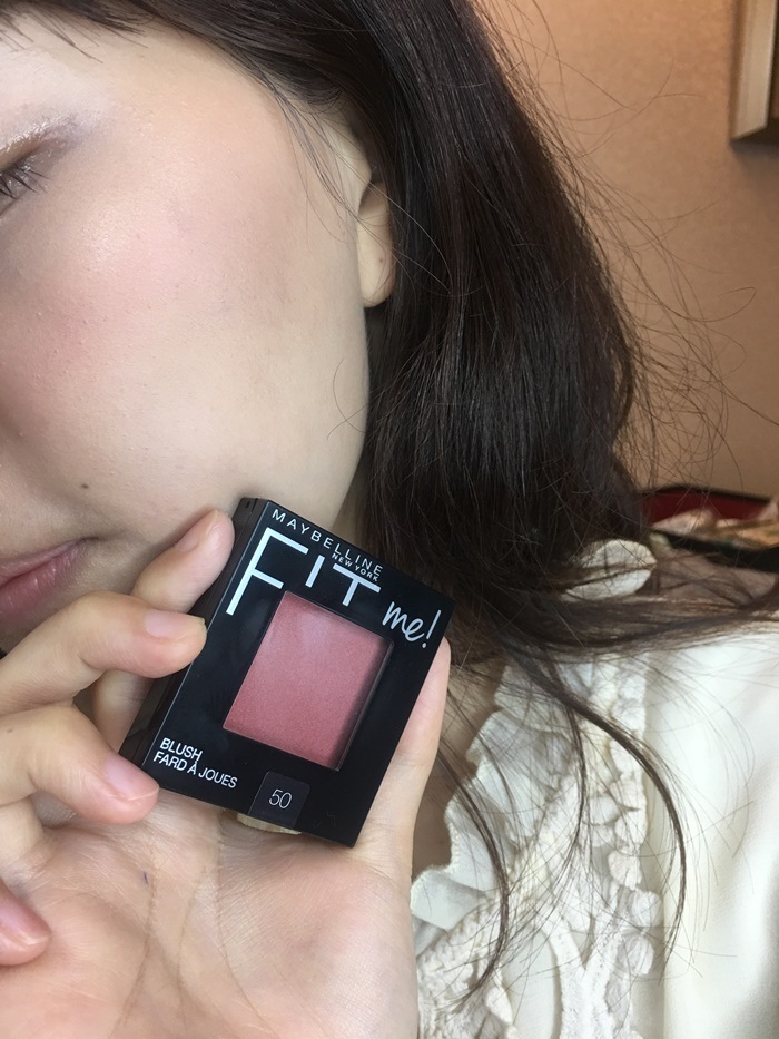 10-Maybelline Fit Me單色腮紅 50紅酒-Fit Me系列的腮紅表現也都非常優秀!紅酒這個色號是全系列中最具有秋冬感的,小編逛寶雅常常架上空空,只能說真的非常熱賣阿!