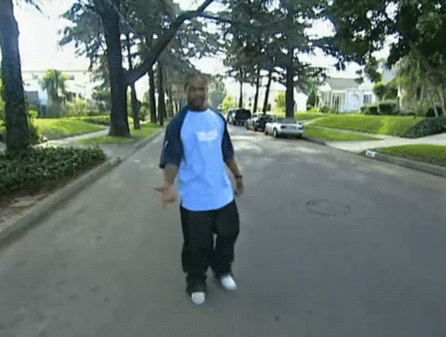罪狀二:只有他能找你,你找他他都消失
渣男的行蹤通常都很隱密,不會隨便讓人知道他的行程,向來只有他找你的份,但你需要他時,卻往往會消失不見人影,而且當你問他在哪裡,他只會跟你打馬虎眼,感覺神神密密的,讓你很沒有安全感。如果沒事先約好,想要來個驚喜突然出現在他面前,他可能會大發雷霆,甚至提出分手,你知道為什麼嗎?因為這樣完全打亂他的計畫啊,或許他今天早已約好另一場約會了呢~