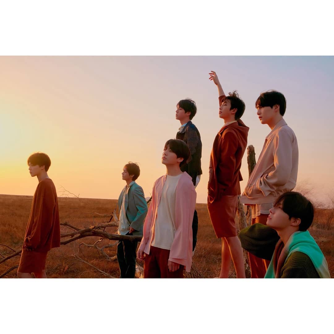 過去防彈少年團曾有4首歌曲進入 Billboard 200的排行榜中,但只有一首進入前40名,在名次上沒有太大的衝擊,另外,防彈少年團僅在2018年就發佈了70首歌曲,根據葛萊美獎的內部規則,新人獎候選人以「發行3張專輯或30個以下曲目的歌手」爲對象,因此可能將防彈少年團排除在入圍名單外